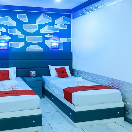 Reddoorz Plus @ Castle Chateau Iloilo Екстериор снимка