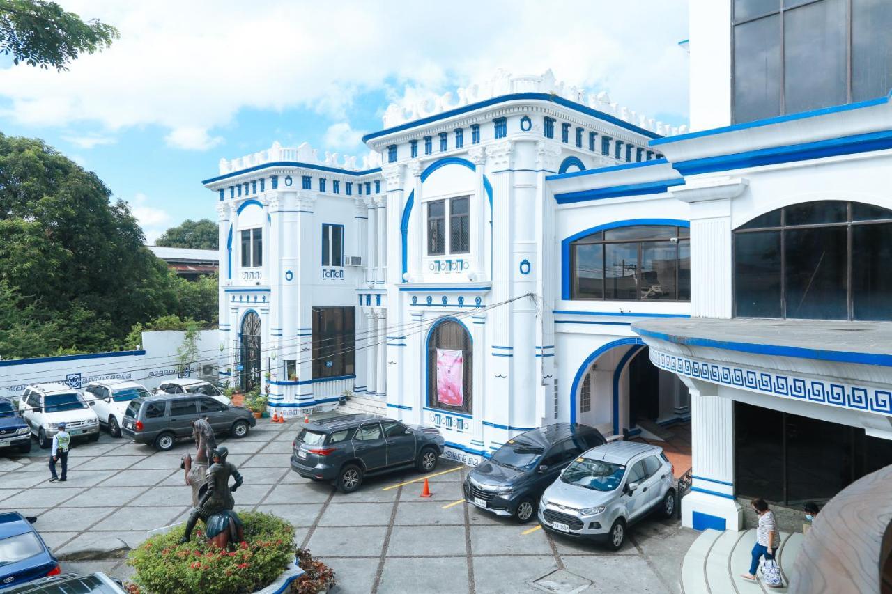 Reddoorz Plus @ Castle Chateau Iloilo Екстериор снимка