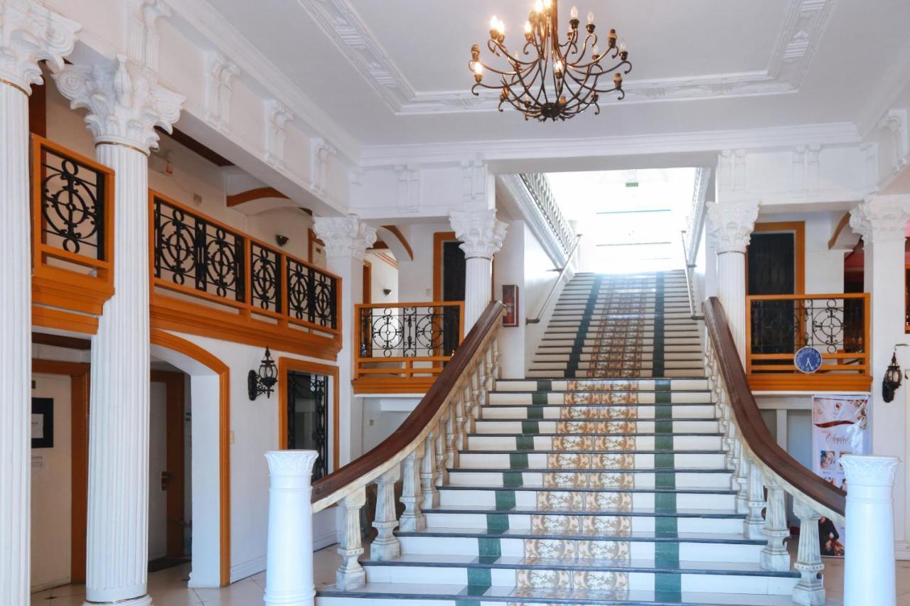 Reddoorz Plus @ Castle Chateau Iloilo Екстериор снимка
