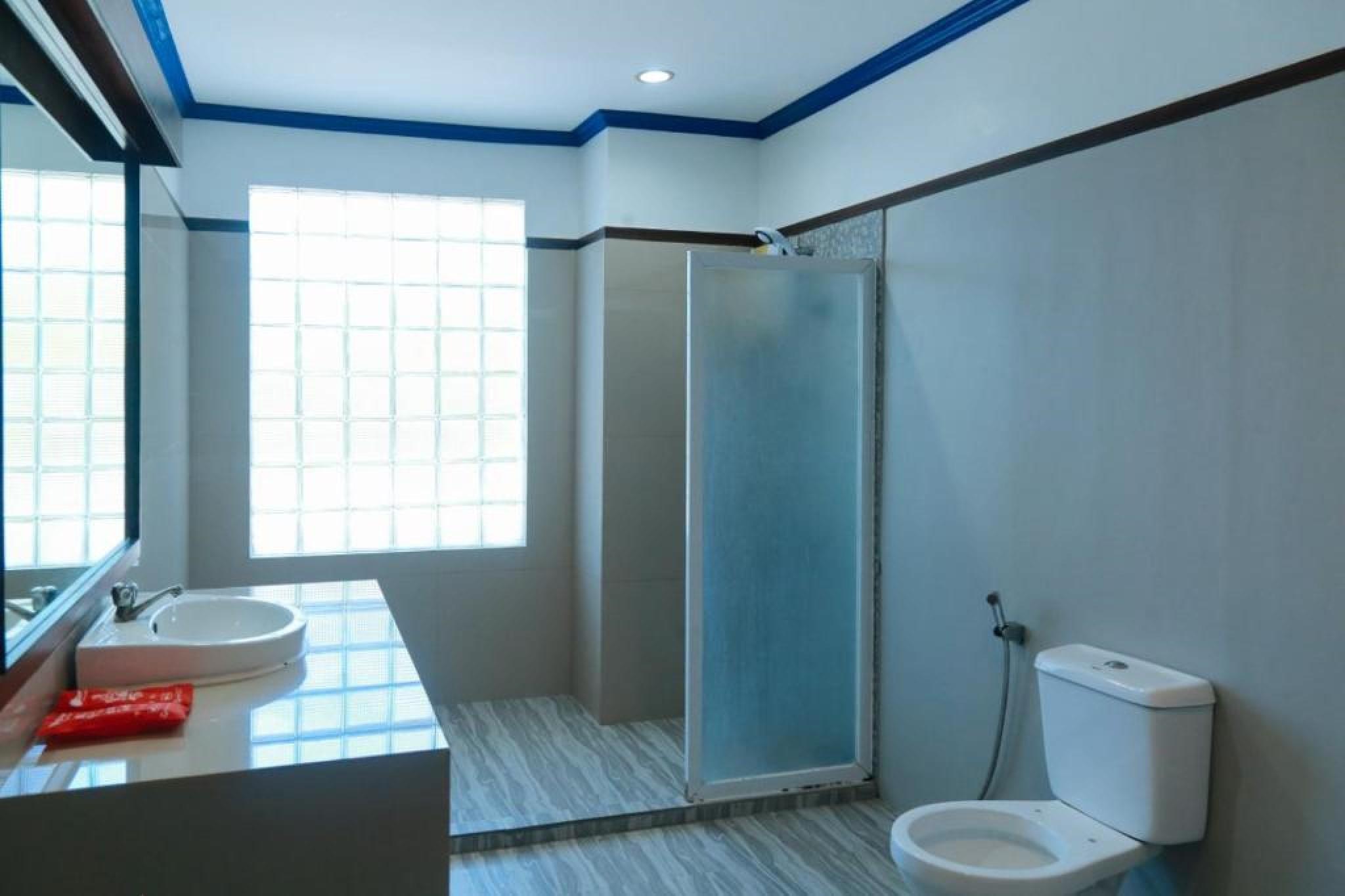 Reddoorz Plus @ Castle Chateau Iloilo Екстериор снимка