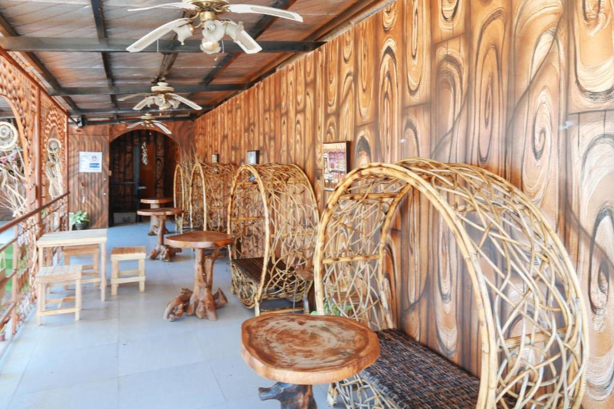 Reddoorz Plus @ Castle Chateau Iloilo Екстериор снимка
